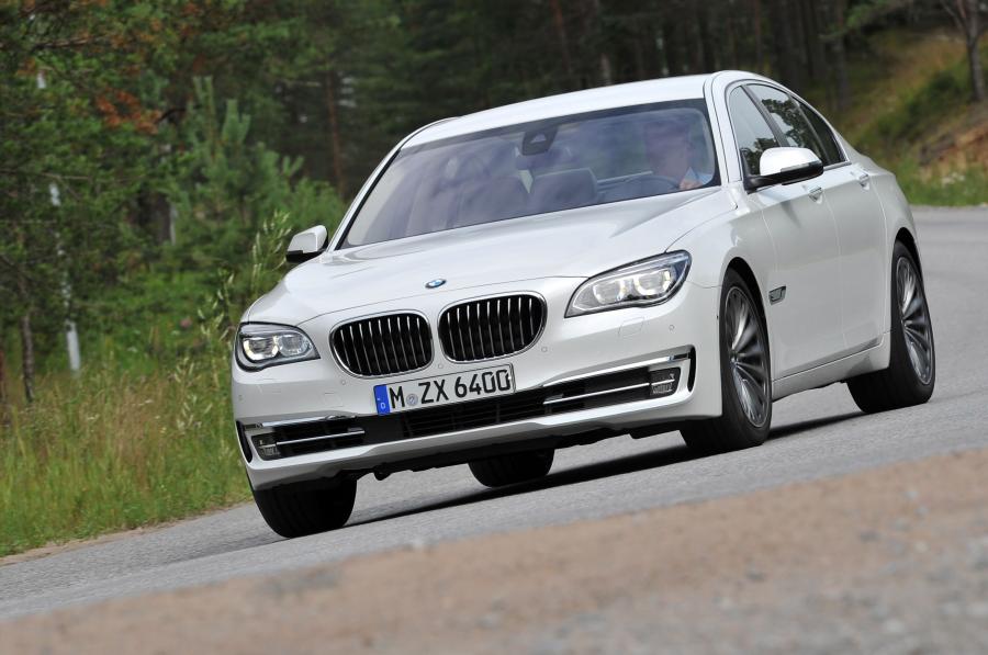  BMW 750i 2013 года  (фото 36 из 56)
